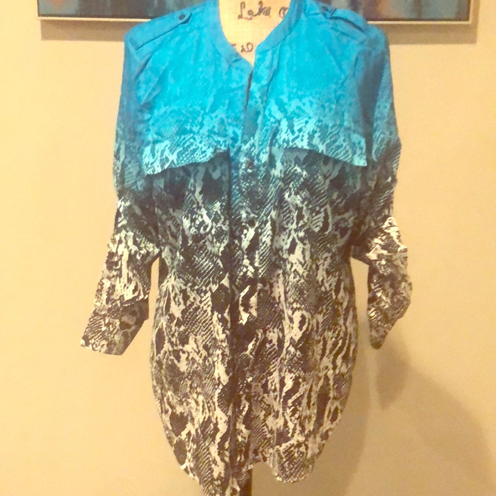 Calvin Klein Women’s Large Shirt